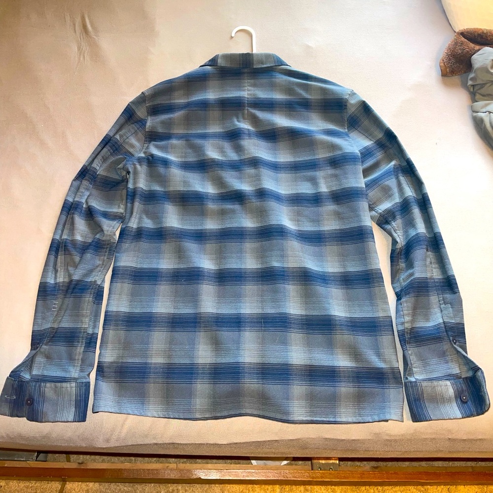 Lululemon men’s flannel